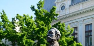 148 de ani: PNL Iasi a depus coroane de flori la statuile înaintașilor liberali