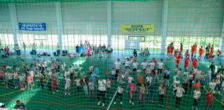 FOTO: Activități ale copiilor din Maxut în noua sală de sport din localitate
