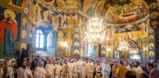 (Video) IPS Teofan a sfințit pictura bisericii din Cucuteni-Lețcani