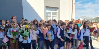Peste 400 de elevi învață într-o școală modernizată recent
