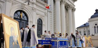 FOTO: Slujba de Bobotează la Catedrala Mitropolitană din Iaşi. Nu a mai fost imbulzeala din alți ani