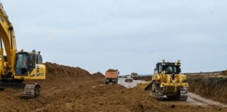 FOTO: Mobilizare impresionantă pe Lotul 3 din A7, Mircești – Pașcani. Peste 300 de oameni și 100 de utilaje lucrează la primii kilometri de autostradă din județul Iași