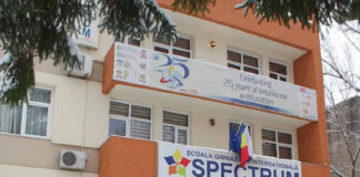 Cum își bat joc patronii de la Școala Spectrum de siguranța copiilor. Mai ceva ca la Ferma Dacilor