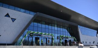 FOTO: A fost inaugurat terminalul T4 al Aeroportului Iași. Primii pasageri au tăiat panglica inaugurală
