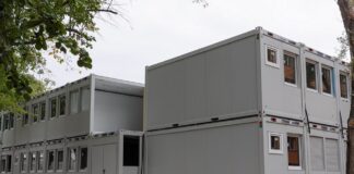 La Colegiul Pedagogic „Vasile Lupu” continuă montarea containerelor din care se construieste clădirea modulară