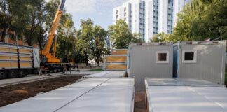A început montarea clădirii modulare din containere la Colegiul Pedagogic „Vasile Lupu”