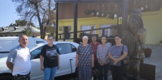 Protest la Dobrovăț. După petrecerea de ziua comunei, însoțitorii cer sumele restante pentru persoanele de care au grijă
