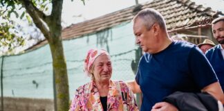 Nicolae Ciucă: Astăzi, în Suhurlui, în mijlocul oamenilor afectaţi de inundaţii, am simţit durerea şi disperarea lor