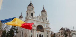 Din cauza aglomerației, Racla cu Sfintele Moaște ale Cuvioasei Parascheva a fost mutată