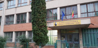 Debandadă la o școală din Iași. Profesoara de chimie lipsea, directoarea lipsea, elevii ar fi trebuit păziți de profesorul de sport