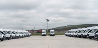 Cu fonduri obținute de CJ Iași au fost achiziționate 26 de microbuze electrice pentru transport elevi