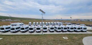 Educație susținută de Consiliul Județean Iași cu fonduri europene: 26 de microbuze electrice pentru școlile din județ