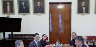 Un profesor japonez care predă limba română laTokyo a venit în vizită la Iași