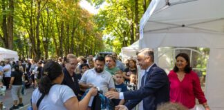 „Copii de nota 10”: ajutoare pentru 600 de copii români și ucraineni care vor încep școala