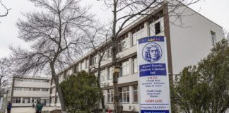 Spațiu de lectură în aer liber la Liceul «Dimitrie Cantemir» din Iași