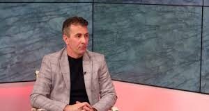 În Republica Dobrovăț fiecare face ce vrea. Mașina Primăriei o folosește în interes personal contabila aflată in concediu maternal