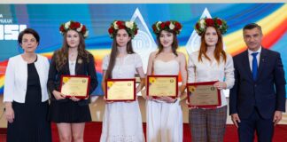 Elevii cu media 10 la Evaluarea Națională și Bacalaureat au fost premiați de Primărie și ISJ Iaşi
