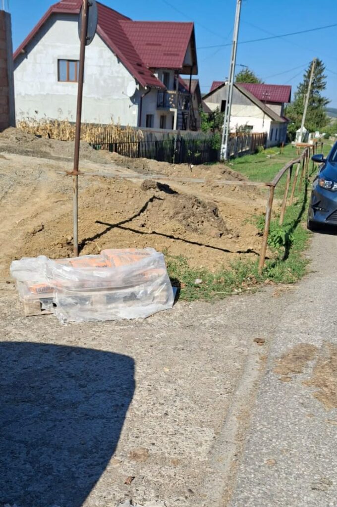 Cu un picior afară din Primărie și cu celălalt pe propriul șantier Primarul  își ridică o nouă construcție în centrul comunei  foarte aproape de DJ 248A, exact în perioada în care mandatul său se apropie de final